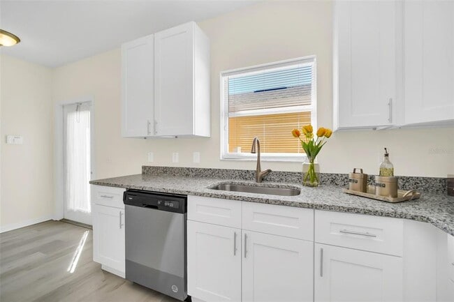 Building Photo - 13370 Daniels Landing Cir