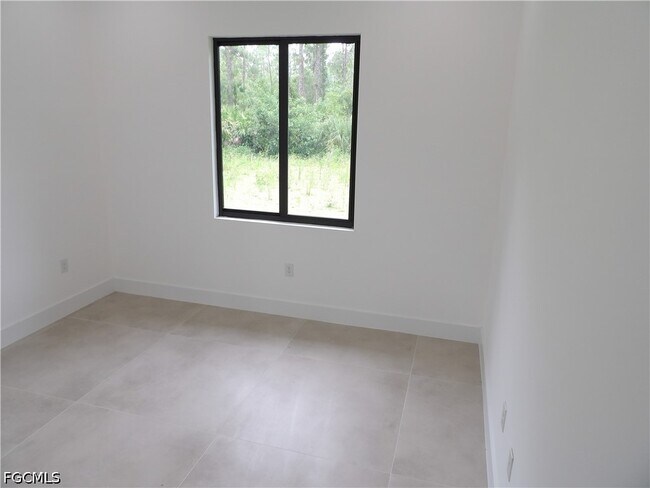 Building Photo - 174 Ocean Park Dr