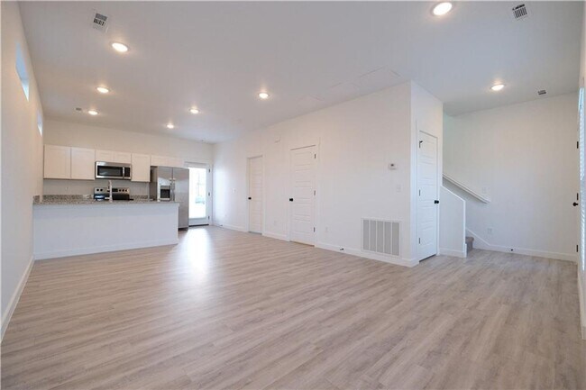 Building Photo - 1081 Boardwalk Ave