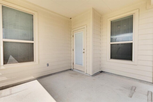 Building Photo - 3215 Honey Peach Way