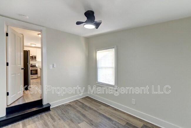 Building Photo - 543 E Harris St