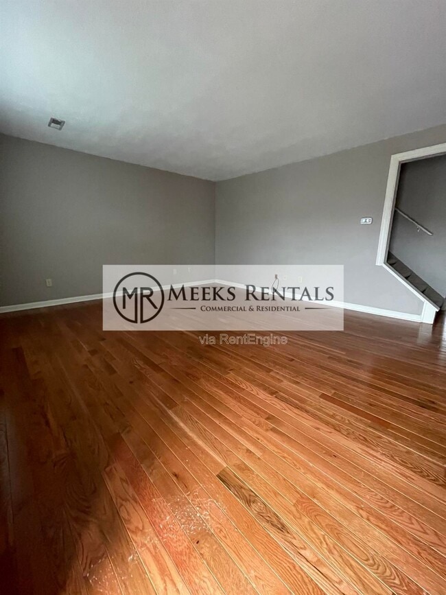 Building Photo - 1002 Fairway Gardens Dr