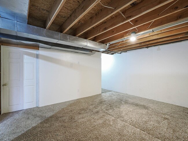 Building Photo - 2 Bedroom, 2 Bathroom Home