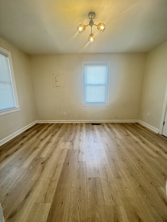 Building Photo - 324 Bourbon St