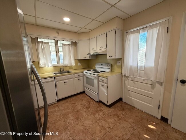 Building Photo - 301 Monument Ave