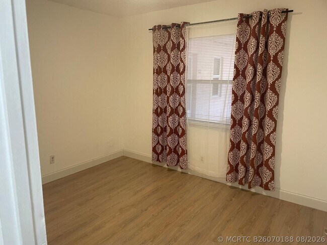 Building Photo - 2851 Somerset Dr