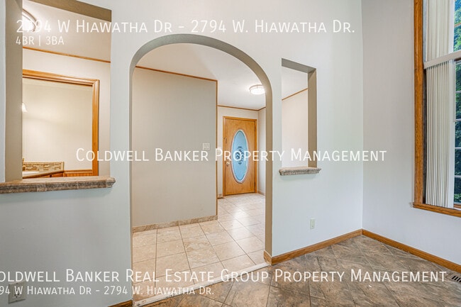 Building Photo - 2794 W Hiawatha Dr