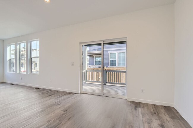 Building Photo - Luxurious 3bd 2.5 paired home in Dove Village!