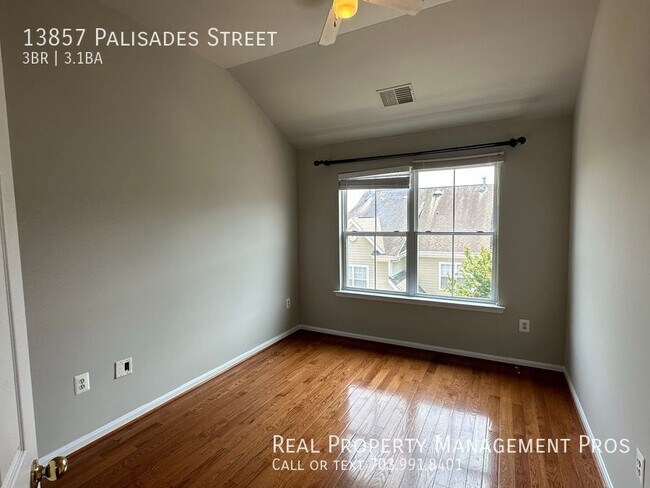 Building Photo - 13857 Palisades St