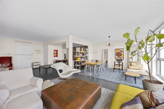 Building Photo - 5055 Collins Ave