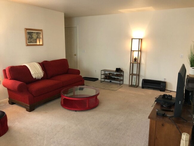 Building Photo - 2 Bedroom, 2 Bathroom Centrally Located Condo