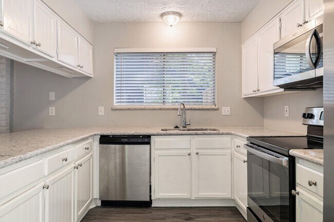 Building Photo - 11915 S Red Cedar Cir