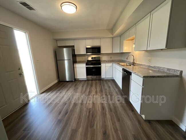 Building Photo - 1975 Nathan Ave