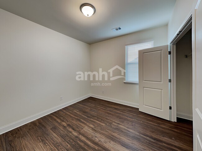 Building Photo - 7060 Creeksong Dr