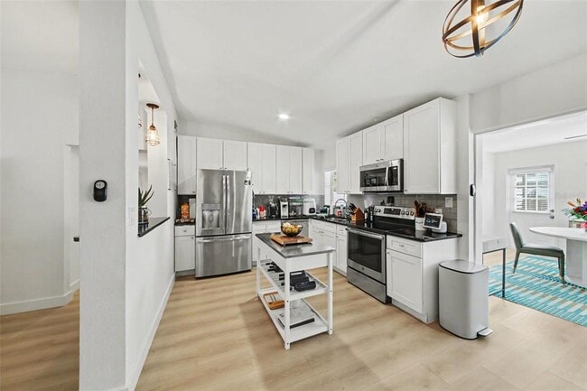 Building Photo - 1026 S Lakemont Ave