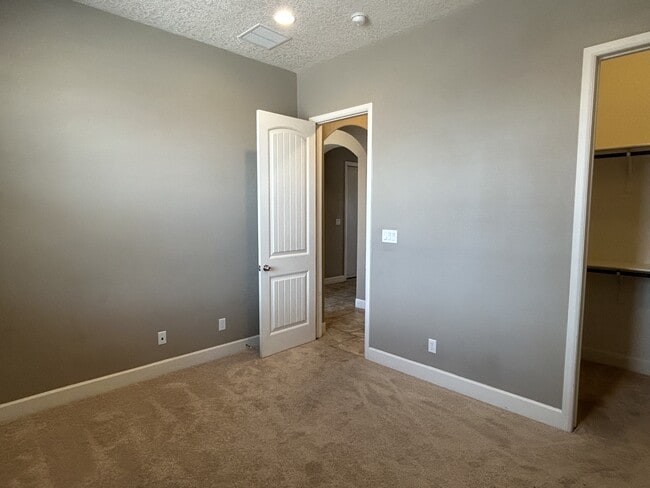 Building Photo - 7115 Vista Terraza Dr NW