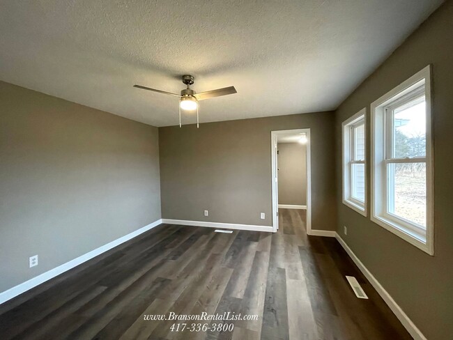 Building Photo - Newly Remodeled 3BR/2BA