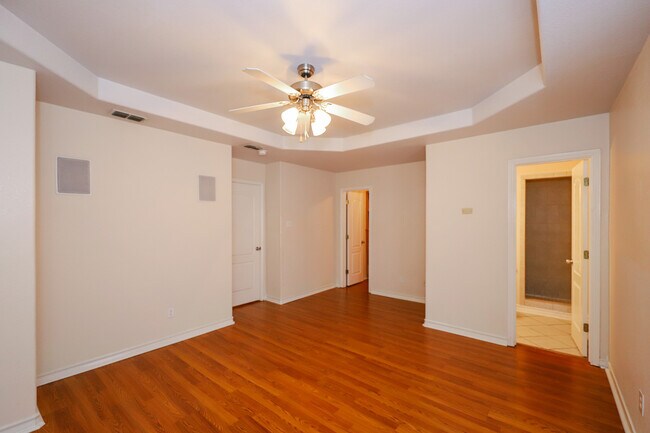 Building Photo - 1000 Ranchway Dr