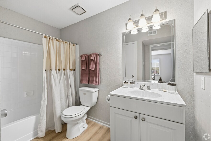 Building Photo - 1805 Aquarena Springs Dr