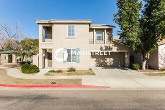 Building Photo - 4 Bedroom Pet-Friendly Home in Phoenix, AZ...