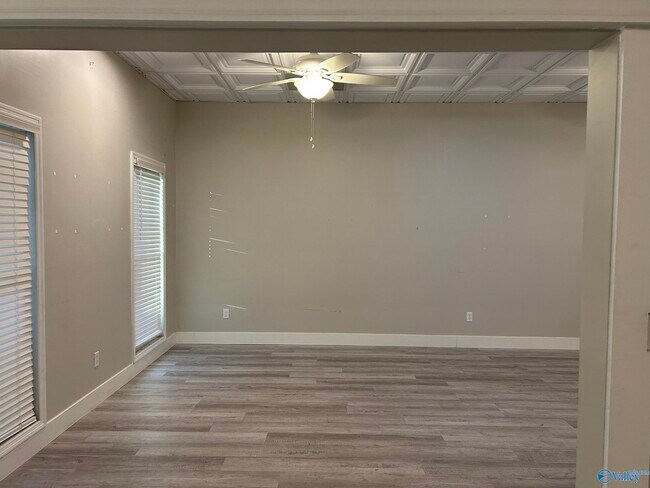 Building Photo - 2012 Fairway Hills Dr