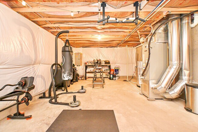 Building Photo - 5469 Fairford Ct