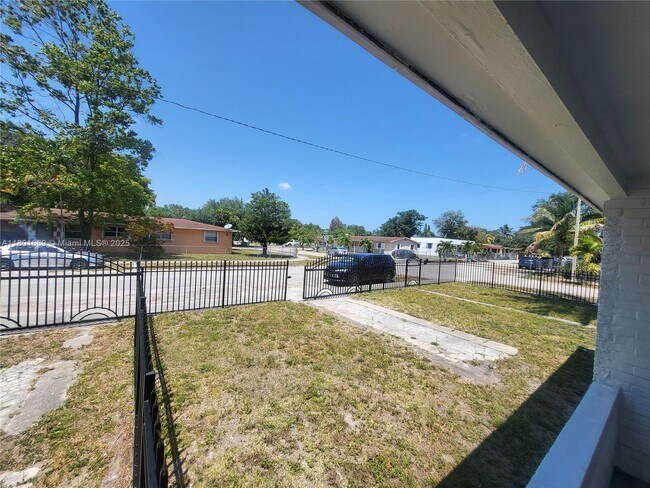 Building Photo - 1102 NW 100th Terrace