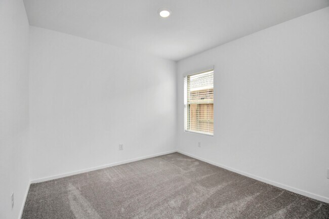 Building Photo - 1611 Windrose Bnd