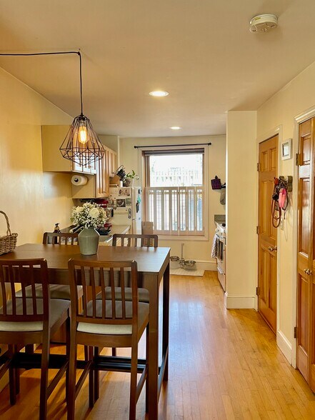 Building Photo - 46 Hull St