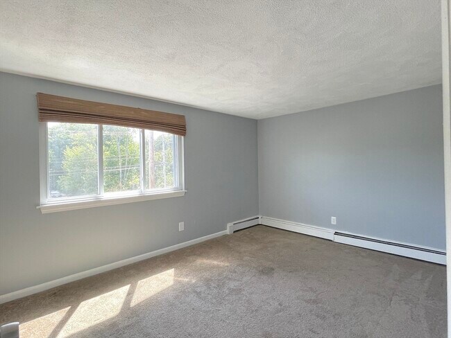 Building Photo - 4 Woodcrest Ct