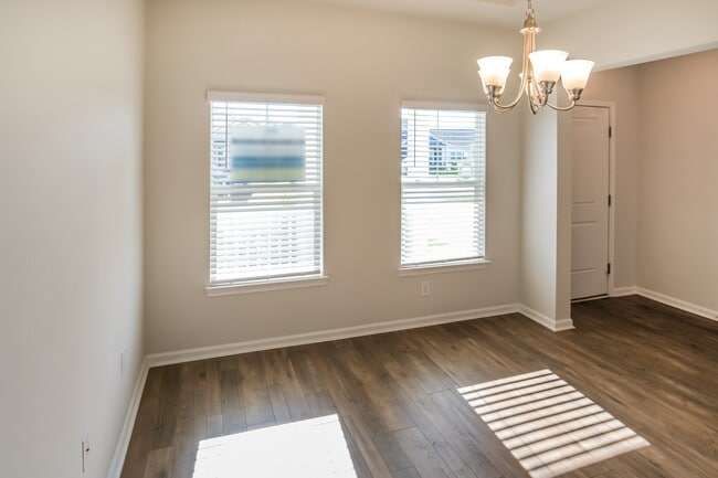 Building Photo - 492 Craigflower Ct