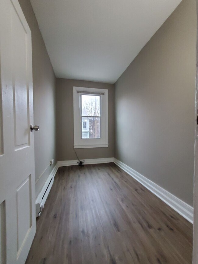 Building Photo - 209 N Eighth St