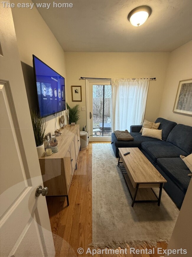 Building Photo - 58 Medford St