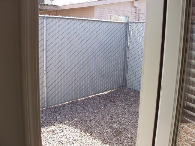 Building Photo - 2321 Palisades Dr