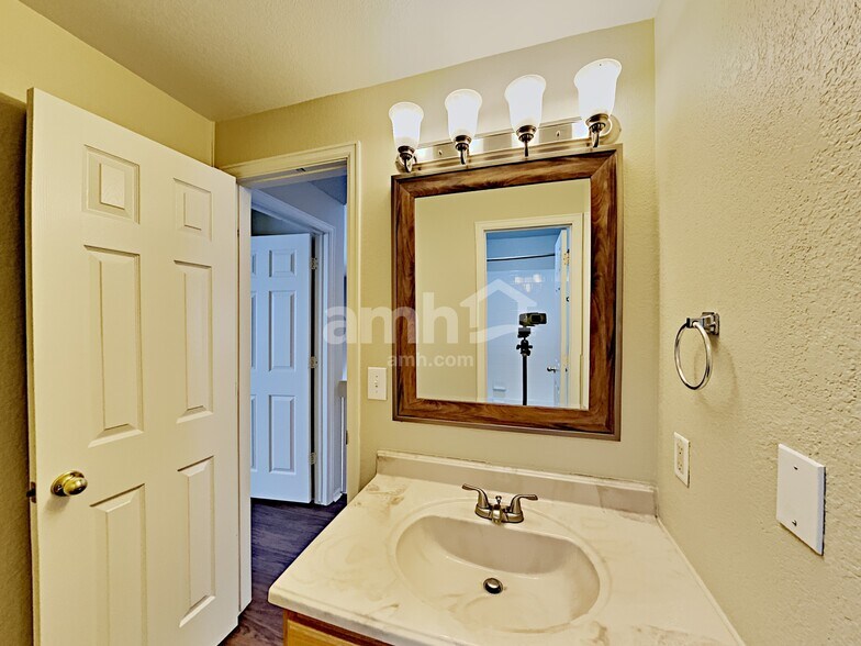 Building Photo - 5060 E 118th Ave