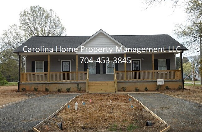 Building Photo - 555 Park Cir