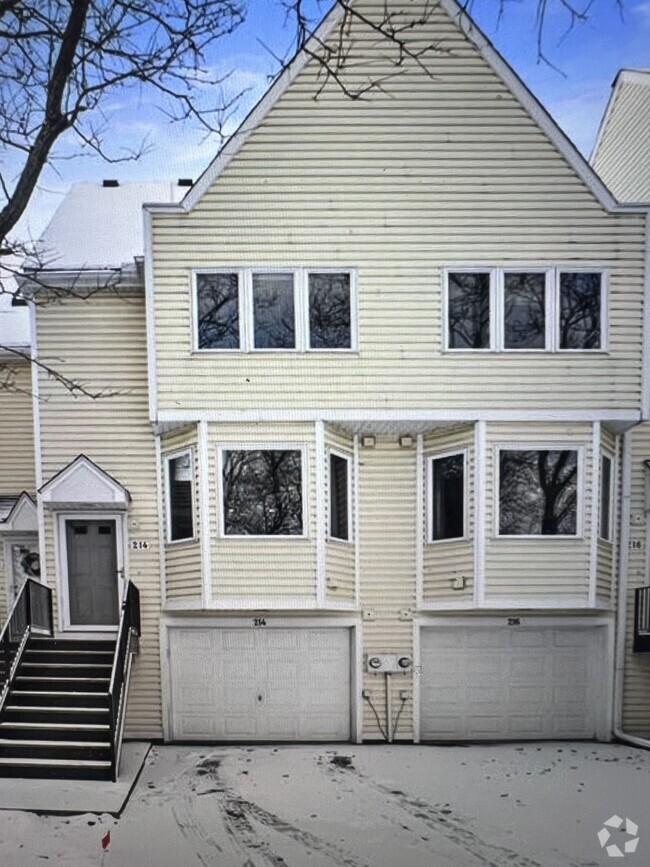 Building Photo - 214 5th St NE