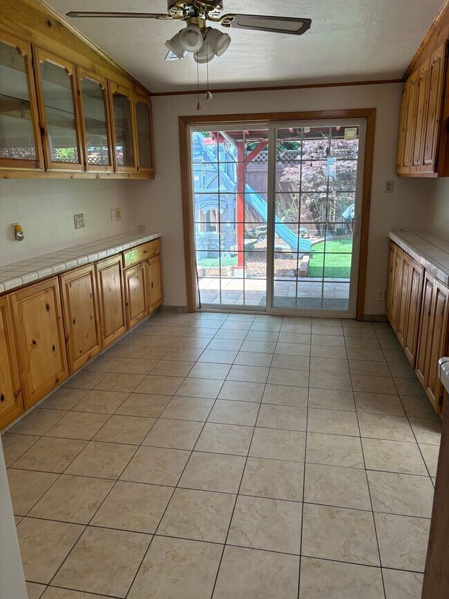 Building Photo - Beautiful 4 bedroom 2 bath home in Newark