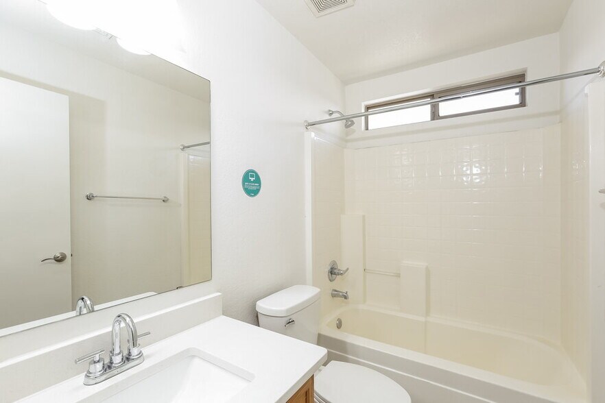 Building Photo - 7907 N 53rd Dr