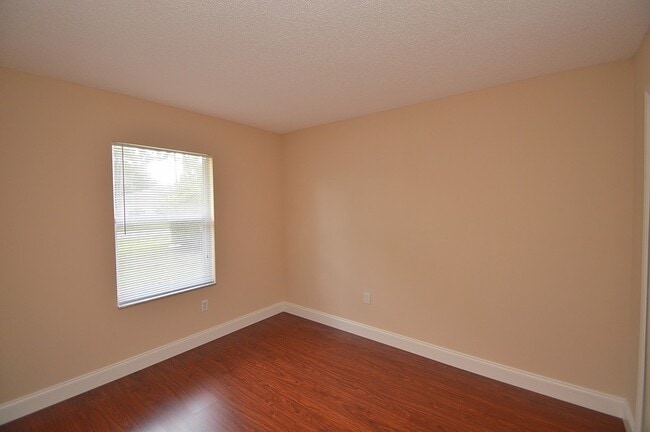 Building Photo - 5 Richfield Ln