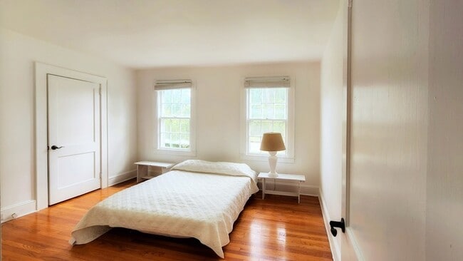 Building Photo - 206 Ridgewood Dr