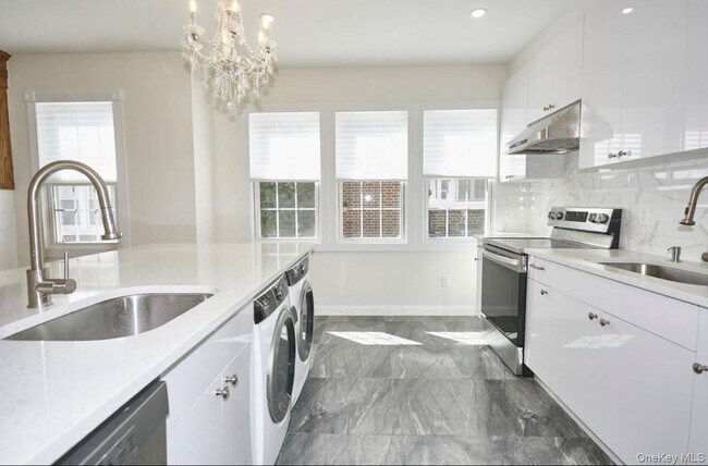 Building Photo - 307 National Blvd