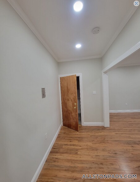 Primary Photo - 33 Highgate St