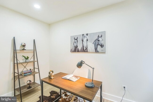 Building Photo - 1129 8th St NE