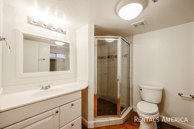 Building Photo - 4824 N Woodmere Fairway