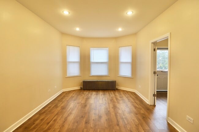 Building Photo - 3807 N Narragansett Ave