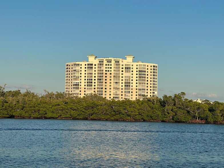 Building Photo - 1001 Arbor Lake Dr