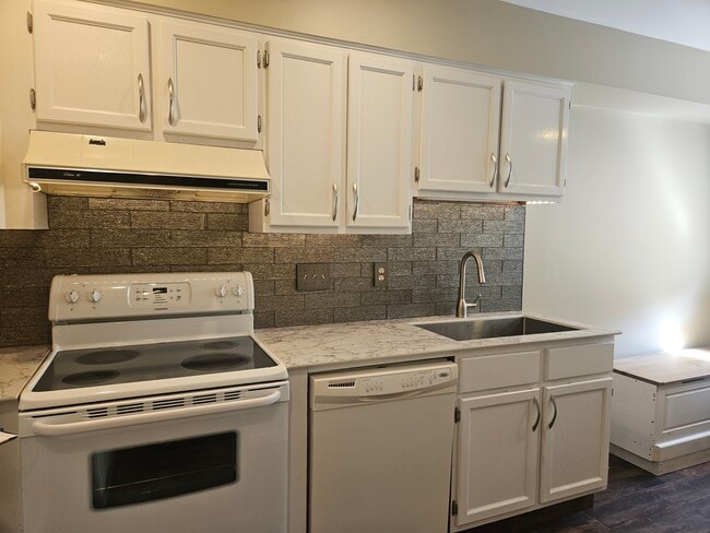 Building Photo - 54 Deer Run