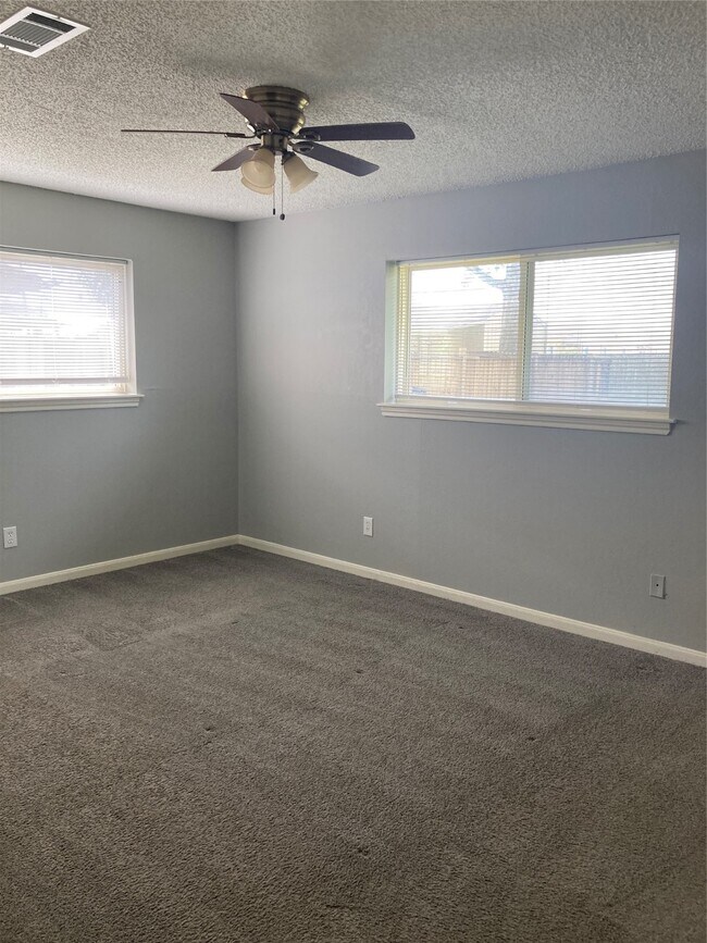 Building Photo - 1812 Parkcrest St