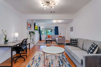 Building Photo - 820 SW 26th Rd